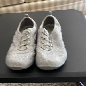Womens Skechers Tennis Shoes.